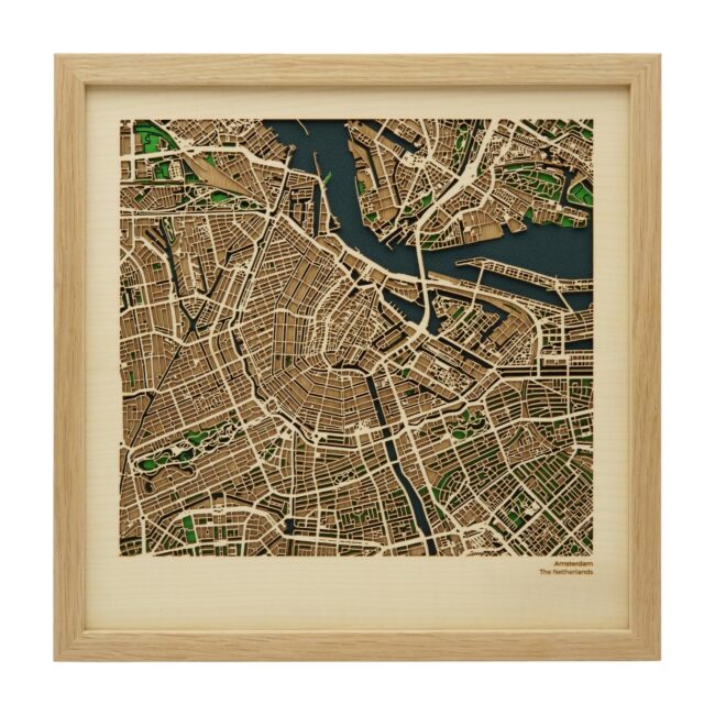 Hardhouten kaart van Amsterdam. XL serie Maplab. Afmeting: 340*340mm gemaakt van Sycamore en Oak. Zijaanzicht