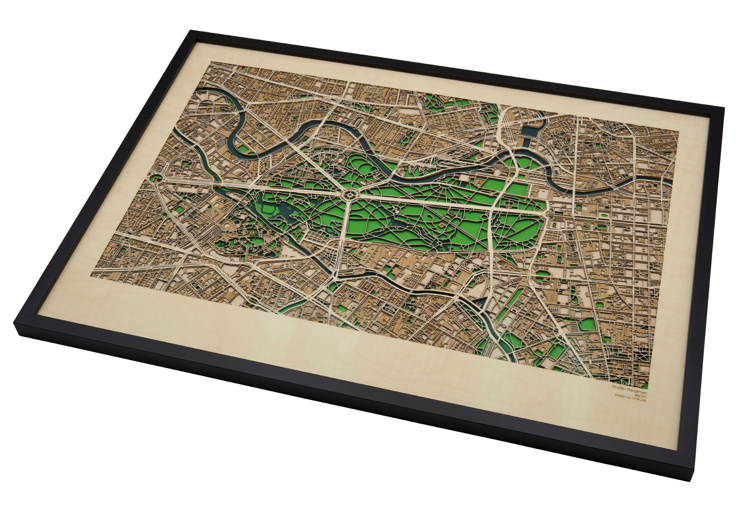 Hardhouten kaartkunst van 'Großer Tiergarten' in Berlijn. Buurt serie Maplab. Afmeting: 725*525mm gemaakt van Sycamore, Oak en Birch. side2